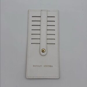 NWT Badgley Mischka White Key & Card Holder
